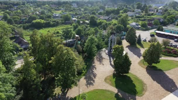 Luchtfoto van Baturyn kasteel met de Seim rivier in Chernigov regio van Oekraïne, Europa. Oude houten vesting. Houten kasteel — Stockvideo