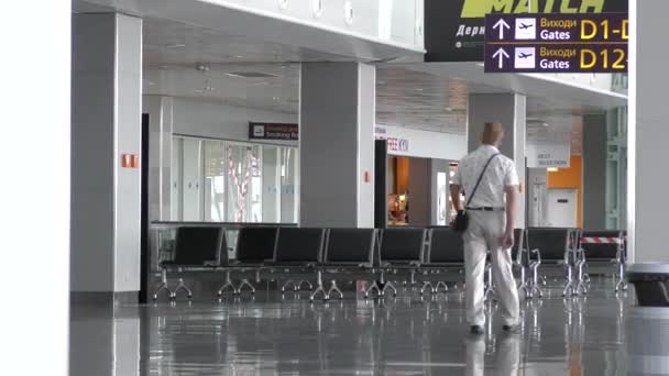 ヨーロッパ キエフ ウクライナ 2020年9月 コロナウイルスのパンデミックの間に空の空港 ボリスピル国際空港の空の席 — ストック動画