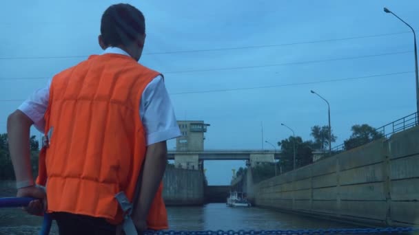 Vyshgorod Kiev Bölgesi Ukrayna Eylül 2020 Kiev Rezervuarının Kilitlerinden Zevk — Stok video