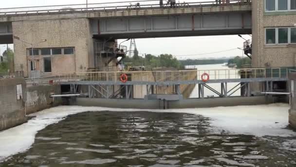 Vyshgorod Kiev Bölgesi Ukrayna Eylül 2020 Kiev Rezervuarının Kilitlerinden Zevk — Stok video