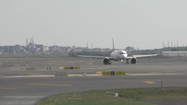 Istanbul Turkije Europa September 2020 Een Passagiersvliegtuig Landt Luchthaven Vliegtuiglanding — Stockvideo