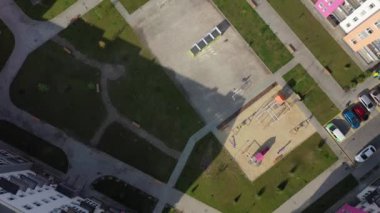 Sofievskaya Borshagovka, Kiev bölgesi, Ukrayna - Eylül 2020: apartmanların hava manzarası. Renkli apartmanlar. Yeni yerleşim alanı.