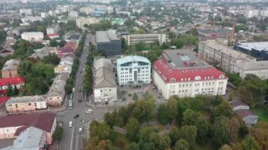 Avrupa, Zhytomyr, Ukrayna - Ekim 2020: Zhytomyr şehri manzarası. Yüksek bir yerden şehrin manzarası. Yaz şehri Zhytomyr.