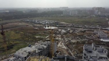 Sofievskaya Borschagovka, Kiev bölgesi, Ukrayna - Ekim 2020: apartmanların hava manzarası. Renkli binalar. Yeni yerleşim bölgesi. Yeni evlerin inşaatı.