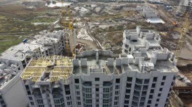 Sofievskaya Borschagovka, Kiev bölgesi, Ukrayna - Ekim 2020: apartmanların hava manzarası. Renkli binalar. Yeni yerleşim bölgesi. Yeni evlerin inşaatı.