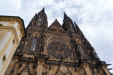 Prag, Çek Cumhuriyeti - 5 Nisan 2025: Şehir manzarası. St. Vitus 'un Rotunda manzarası
