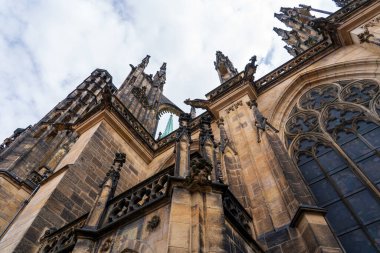 Prag, Çek Cumhuriyeti - 5 Nisan 2025: Şehir manzarası. St. Vitus 'un Rotunda manzarası