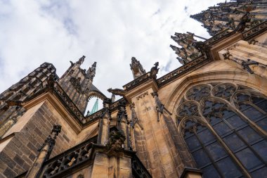 Prag, Çek Cumhuriyeti - 5 Nisan 2025: Şehir manzarası. St. Vitus 'un Rotunda manzarası