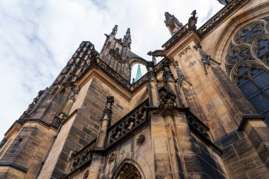 Prag, Çek Cumhuriyeti - 5 Nisan 2025: Şehir manzarası. St. Vitus 'un Rotunda manzarası