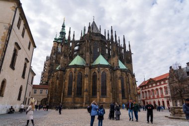 Prag, Çek Cumhuriyeti - 5 Nisan 2025: Şehir manzarası. St. Vitus 'un Rotunda manzarası