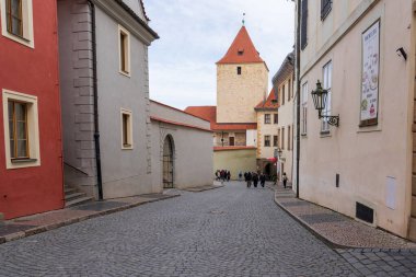 Prag, Çek Cumhuriyeti - 5 Nisan 2025: Şehir manzarası. Prag Kalesi.