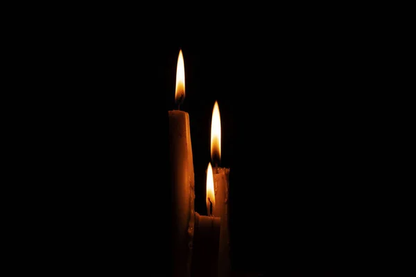 教堂蜡烛在黑暗的背景 — 图库照片