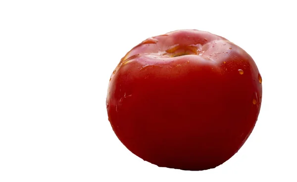Tomate Vermelho Com Gotas Água Uma Placa Corte Fundo Branco — Fotografia de Stock