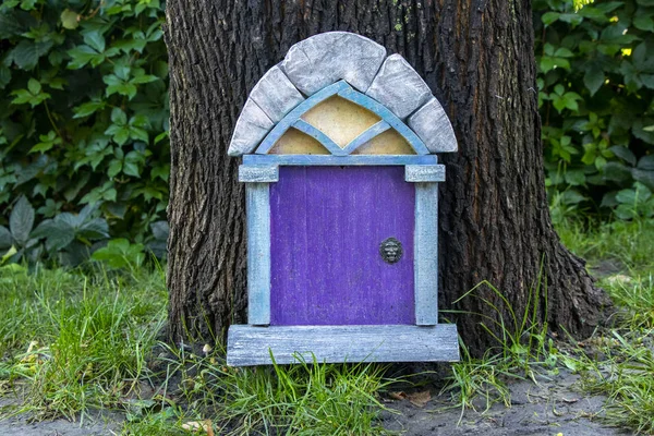 Petite Maison Bois Fabuleuse Avec Une Porte Attachée Arbre Dans — Photo