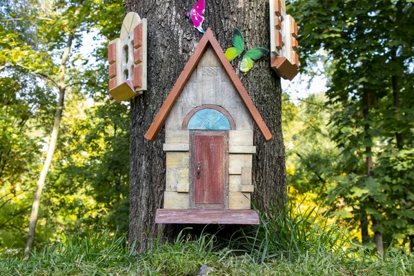 Klein Fantastisch Houten Huis Met Een Deur Verbonden Aan Een — Stockfoto