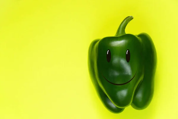 Smiley Smile Eye Painted Sweet Ripe Green Pepper Yellow Background — Stock Photo, Image