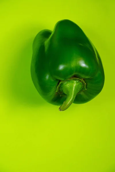 Сладкий Спелый Зеленый Перец Зеленом Фоне — стоковое фото