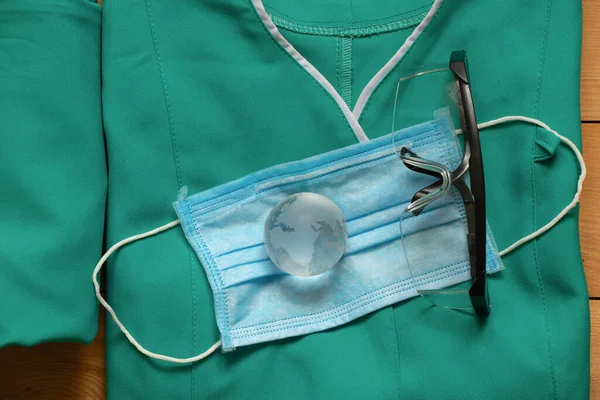 Conjunto Uniforme Médico Globo Vidrio Sobre Fondo Aislado —  Fotos de Stock