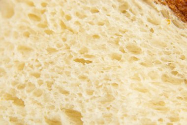 Gündüz çekilen makro fotoğrafta bir parça ekmek.