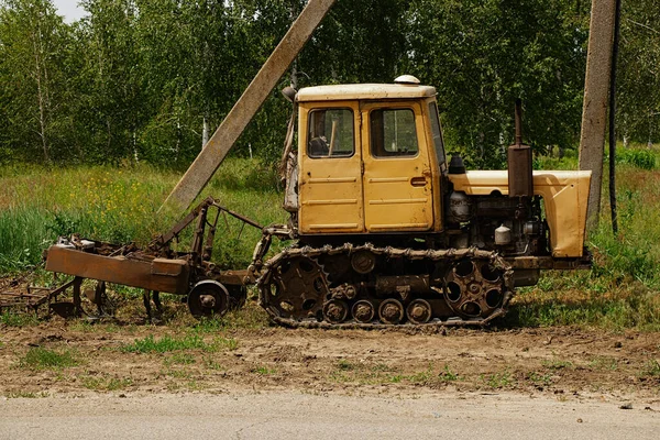 Pracovní Traktor Stojí Poli Ukrajině Vykopat Půdu — Stock fotografie