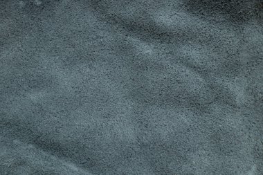 Arka plan olarak koyu gri süet deri.