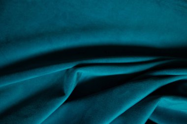 Arkaplan olarak koyu mavi buruşuk kumaş