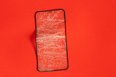 Telefon için kırık koruyucu cam kırıkları.