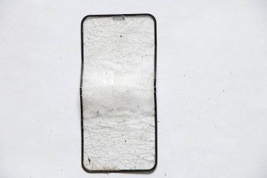 Telefon için kırık koruyucu cam kırıkları.