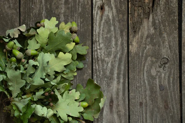 Oak Leaves Old Wooden Table — Stock Photo, Image