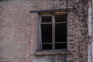 Dnipro şehrinde Ukrayna 'da eski ve çalışmayan bir fabrikanın camları var.