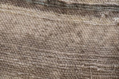 Gündüz örülmüş gri halı