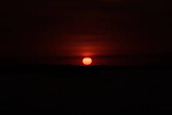 2020年の夜にウクライナのドニエプル川に沈む夕日 — ストック写真