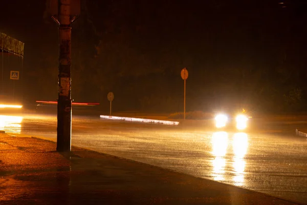 Los Coches Conducidos Por Noche Una Larga Exposición Por Noche — Foto de Stock