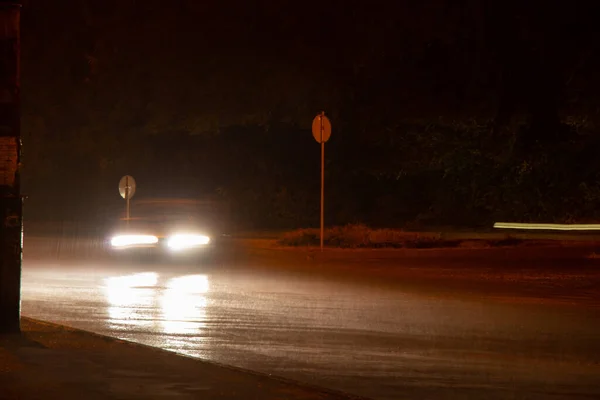 Los Coches Conducidos Por Noche Una Larga Exposición Por Noche — Foto de Stock