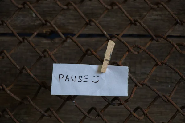 Word Pause Written English Sheet White Paper Hanging Fence Filler — Stock Photo, Image