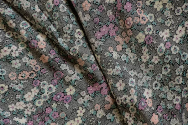 Tissu Robe Sur Mauvais Côté Dans Imprimé Floral Comme Fond — Photo