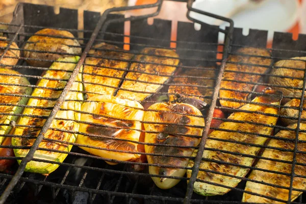 Grilled Zucchini Peppers Mushrooms Grill Summer Picnic Park Grilled Vegetables — Stock Photo, Image