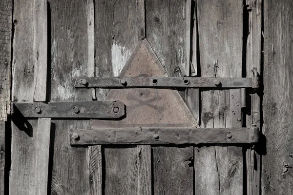 Signe Fer Avec Crâne Avertissement Danger Sur Porte Bois — Photo