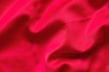 Kırmızı ipek arkaplan olarak buruşmuş, ipek elbise