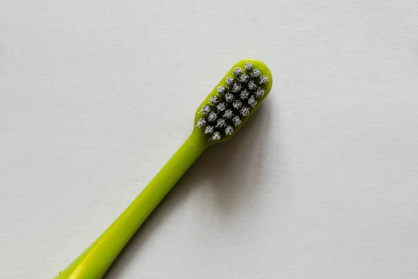 Nuevo Cepillo Dientes Verde Sobre Fondo Aislado Cerca — Foto de Stock