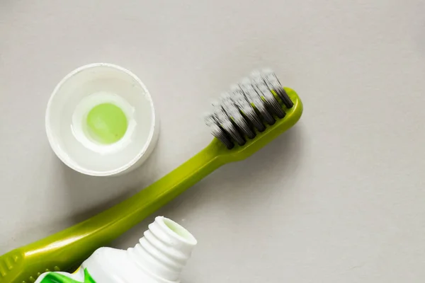 Grüne Neue Zahnbürste Auf Isoliertem Hintergrund Nahaufnahme — Stockfoto