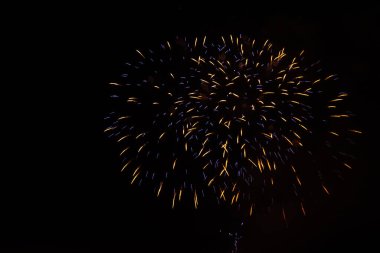 Ukrayna 'daki Dnipro şehrinde 12 Eylül 2020 gecesi havai fişekler atıldı.