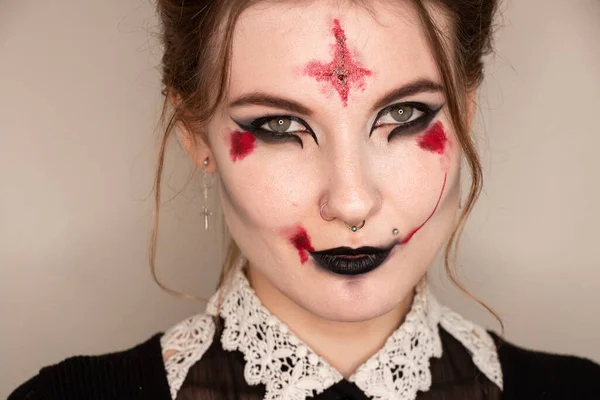 Ritratto Una Giovane Ragazza Immagine Una Strega Halloween Uno Sfondo — Foto Stock