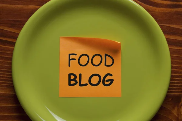 FOOD BLOG written on orange sticky note on the green plate.