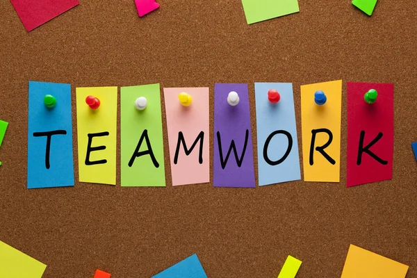 Word Teamwork Escrito Pegatinas Colores Fijados Tablero Corcho — Foto de Stock