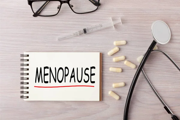 Menopause Escrito Cuaderno Con Estetoscopio Jeringa Pastillas Concepto Médico — Foto de Stock