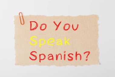 Eski kağıt üzerinde kırmızı zemin üzerine ataç İspanyol yazılı Speak yapmak. dil kavramı.