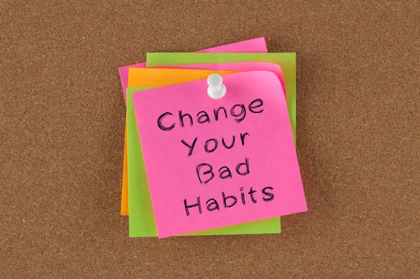 Αλλαγή Σας Κακές Συνήθειες Γραμμένο Πολύχρωμο Σημείωμα Καρφιτσωμένο Στο Πίνακα — Φωτογραφία Αρχείου