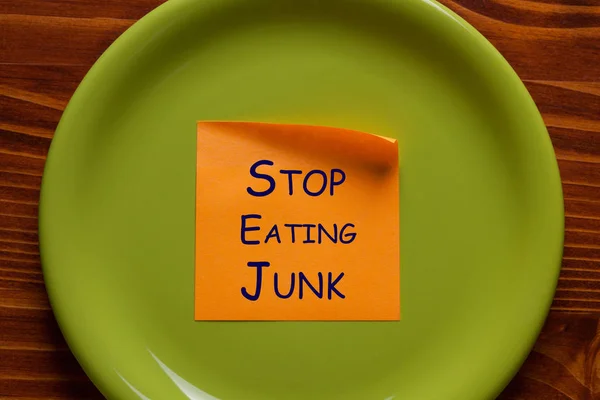 Przestać Jedzenia Junk Napisane Uwaga Płytkę Jeść Koncepcja — Zdjęcie stockowe