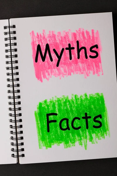 Myths Facts Painted Sketchbook Red Green Inglés Concepto Empresarial —  Fotos de Stock